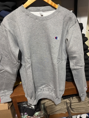 BUZO LISO GRIS FRIZA